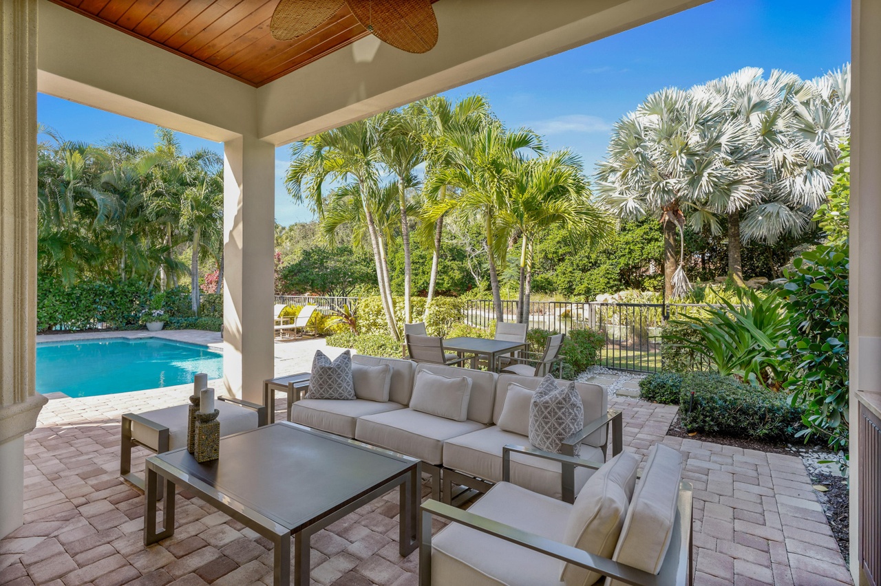 Old Palm Palm Beach luxury neighborhood streetscape