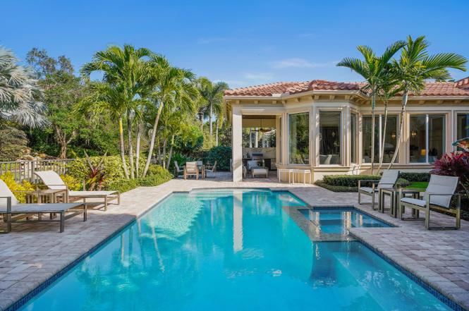 Luxury homes in Old Palm Golf Club community